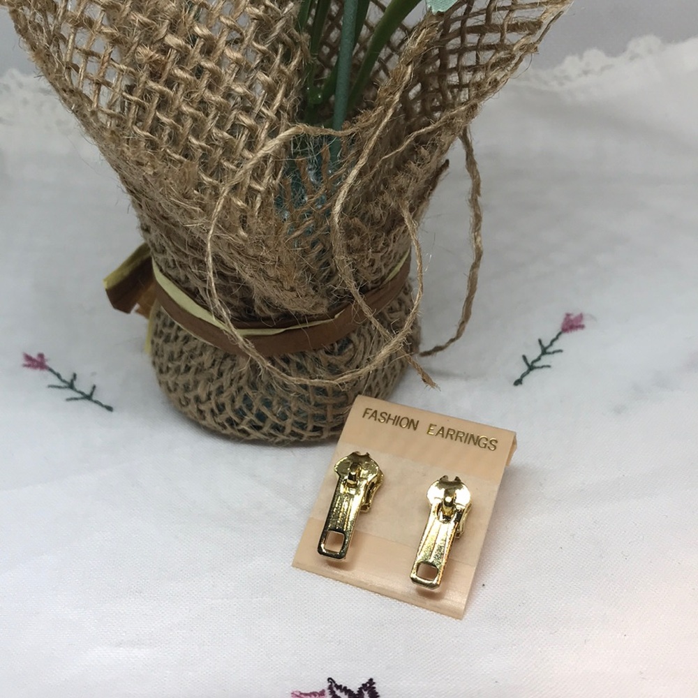 - 💛Gold color Zipper earrings